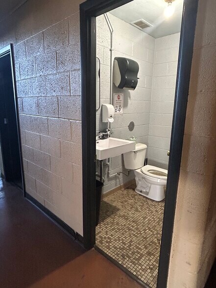 More Photos Of 207 Causeway Blvd, La Crosse Industrial For Sale