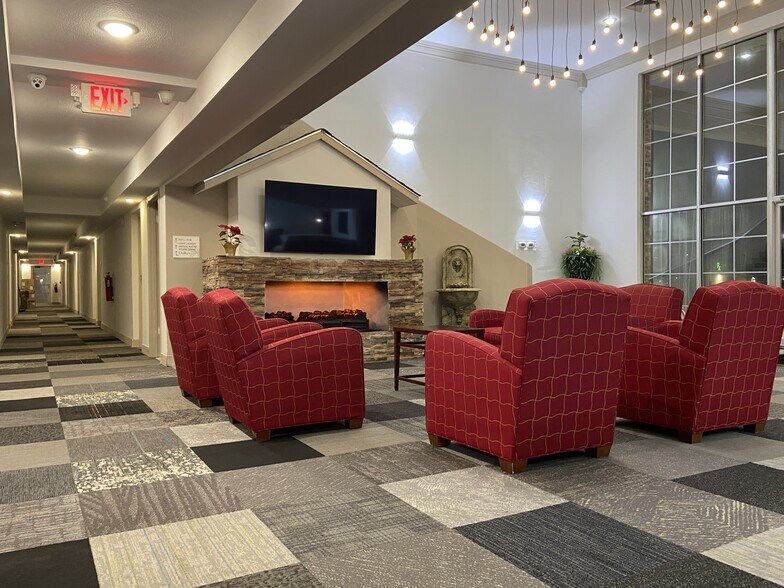 More Photos Of 2400 W Main St, Carbondale Hotel For Sale