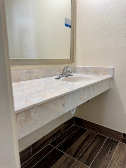 More Photos Of 990 Avenue K, Marrero Hotel For Sale