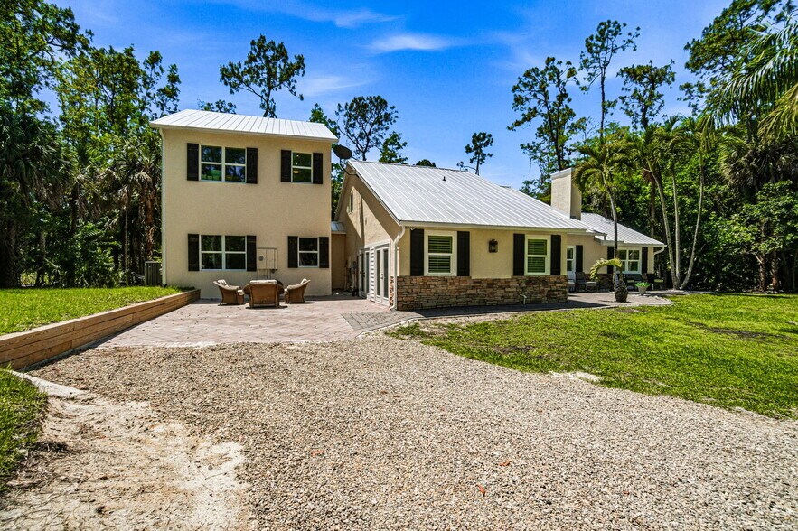 More Photos Of 4120 3rd Ave NW, Naples Apartments For Sale