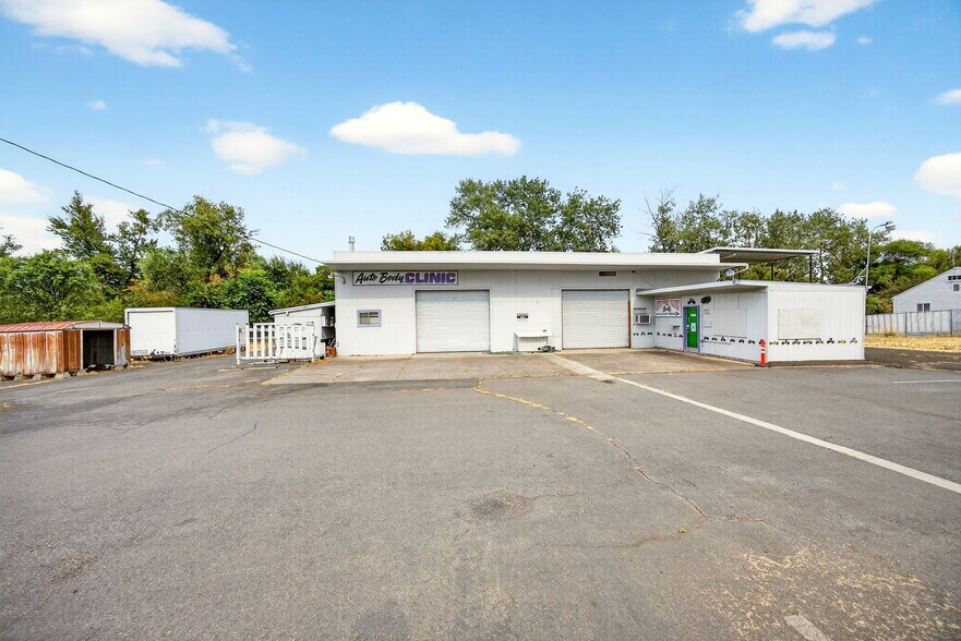 More Photos Of 844 N Riverside Ave, Medford Land For Sale