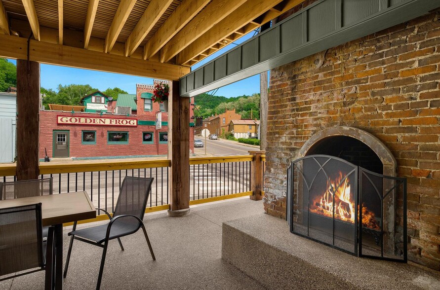 More Photos Of 115 N Shore Dr, Fountain City Restaurant For Sale