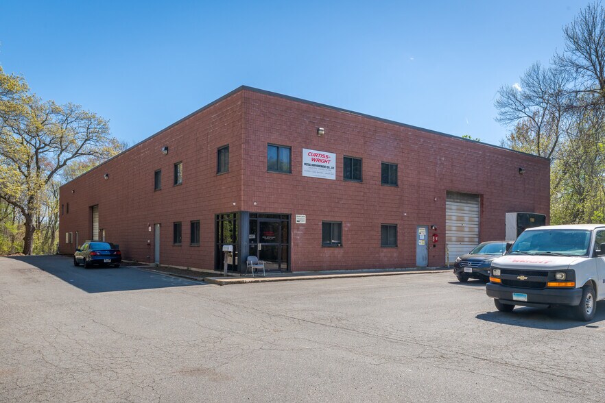 More Photos Of 1 Nablus Rd, Wakefield Distribution For Lease