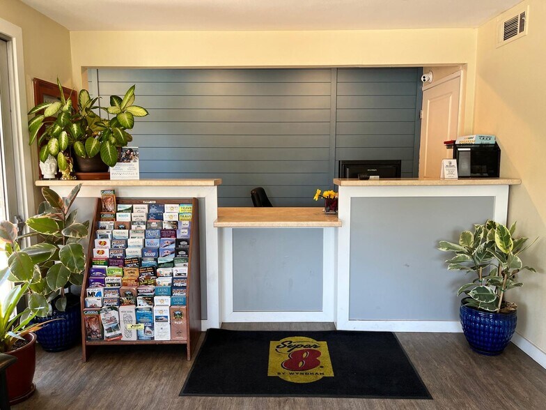 More Photos Of 30 Gilmore Rd, Red Bluff Hotel For Sale