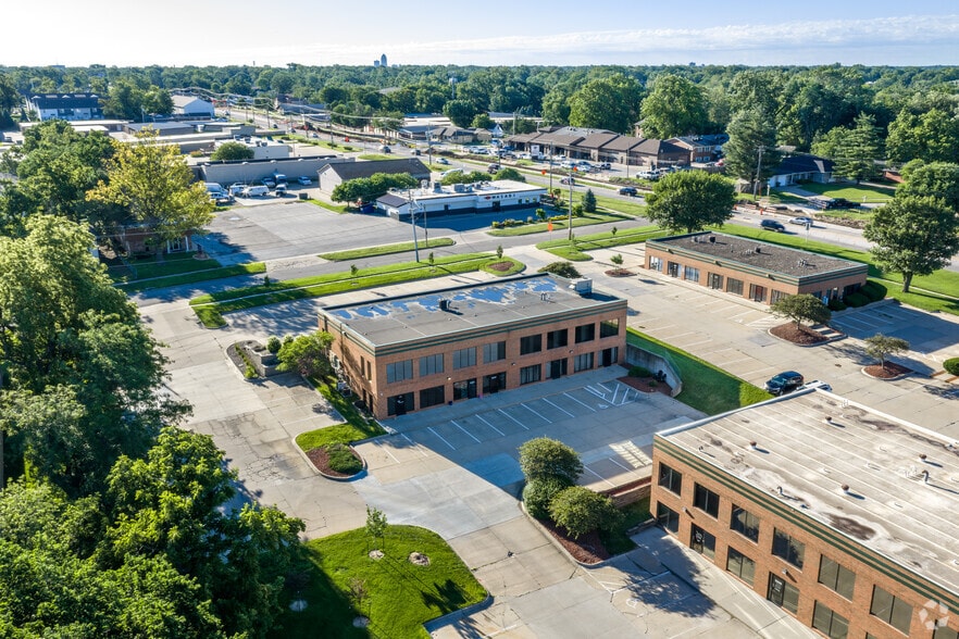 More Photos Of 2330 Rocklyn Dr, Urbandale Office For Lease
