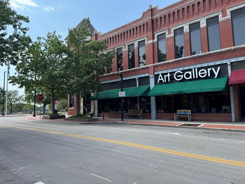 More Photos Of 100 E Park St, Olathe Office For Lease