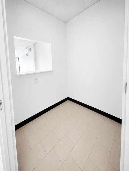 More Photos Of 3117-3121 Blanco Rd, San Antonio Freestanding For Lease