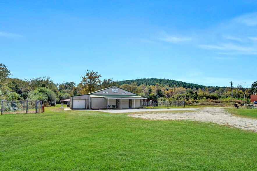 Primary Photo Of 4033 Geer Hwy, Cleveland General Retail For Sale