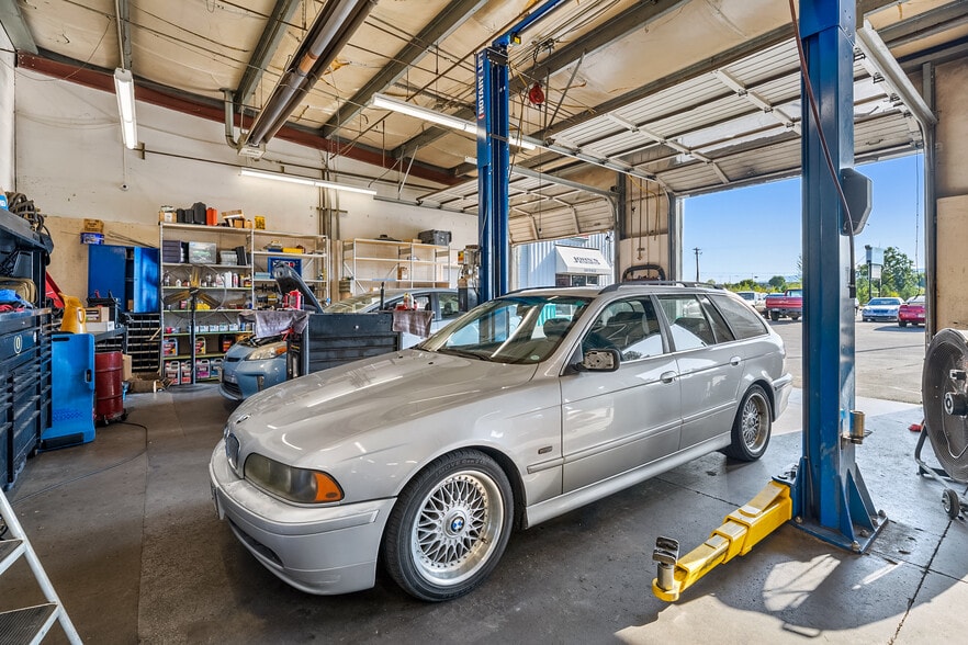 More Photos Of 3311 Biddle Rd, Medford Auto Repair For Sale