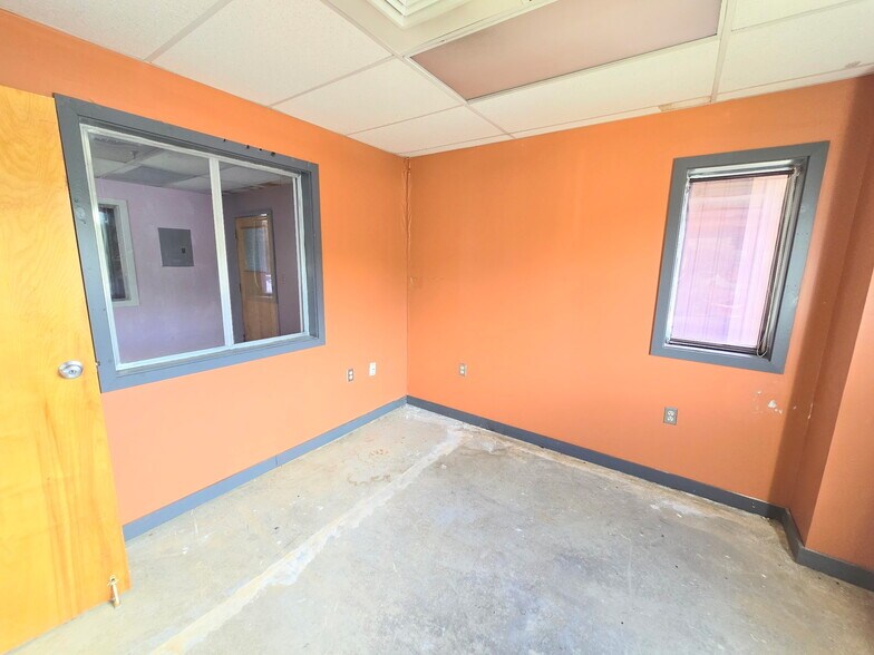 More Photos Of 55 Barnstead Rd, Pittsfield Warehouse For Lease