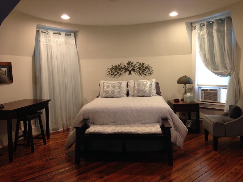 More Photos Of 301 Meyers Ave, Meyersdale Hotel For Sale