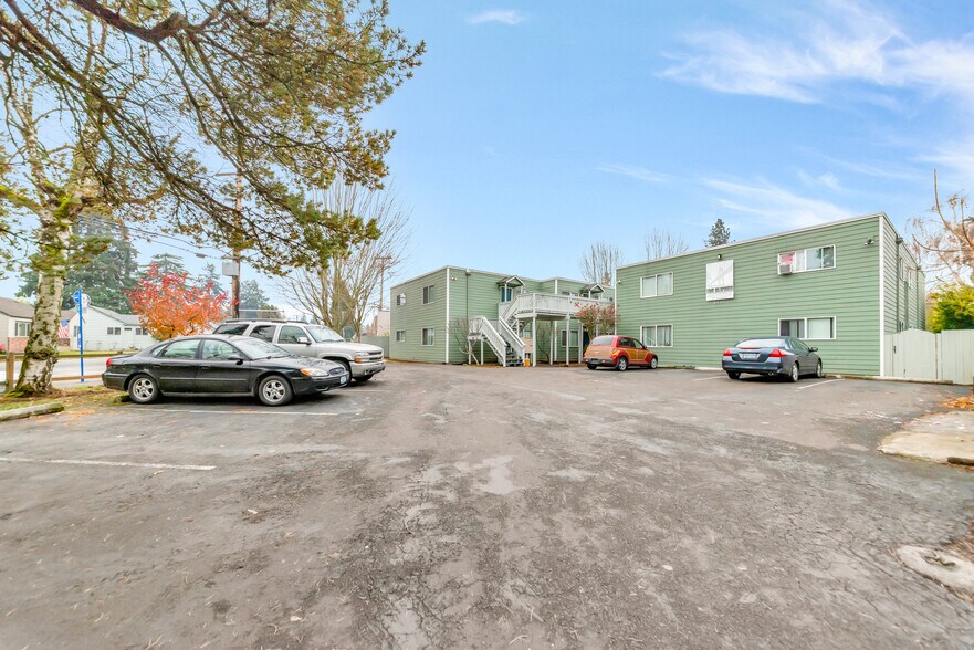 More Photos Of 8415 N Fessenden St, Portland Apartments For Sale