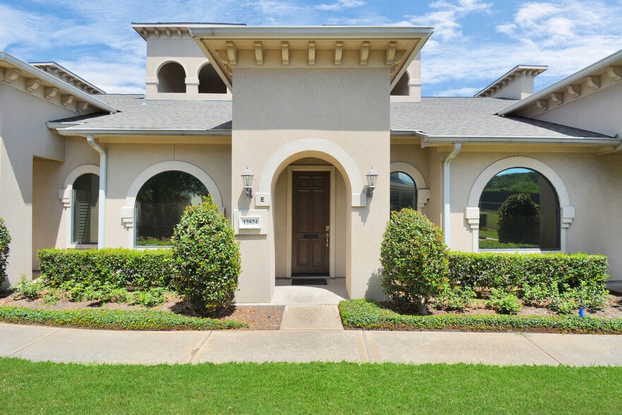 More Photos Of 12824 Willow Centre Dr, Houston Medical For Sale