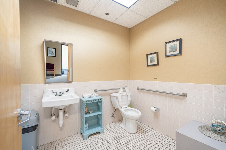 More Photos Of 2 Forest Ave, Paramus Medical For Lease