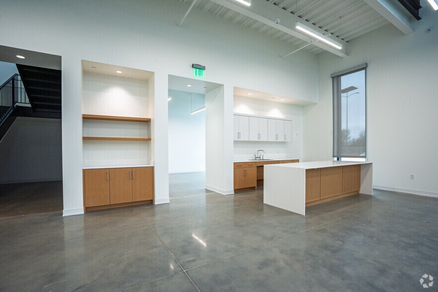 More Photos Of 2200-2300 SE Loop 820 Hwy, Fort Worth Unknown For Lease