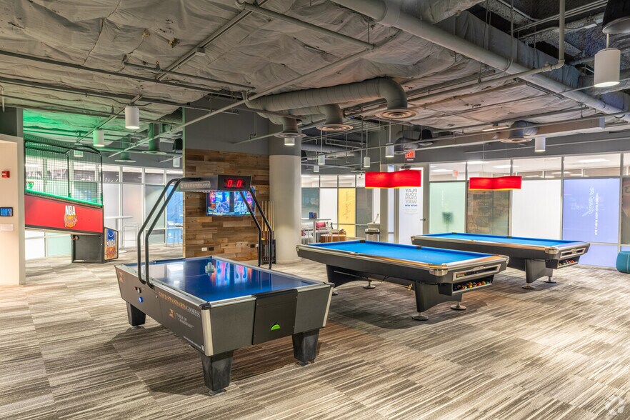 More Photos Of 1930 Innovation Way, Libertyville Manufacturing For Lease