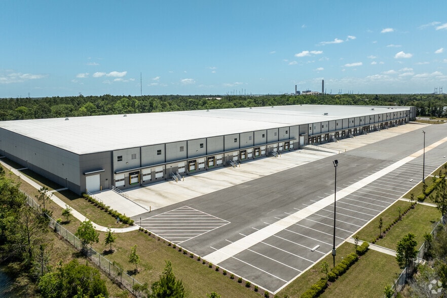 More Photos Of 2983 Faye Rd, Jacksonville Warehouse For Lease