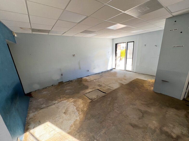 More Photos Of 3900 W Riverside Dr, Burbank General Retail For Lease