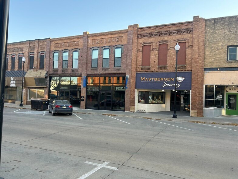 Primary Photo Of 320 9th St, Sheldon Storefront Retail Residential For Lease
