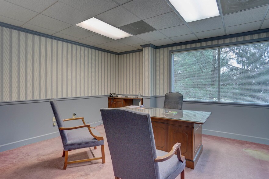 More Photos Of 930 Red Rose Ct, Lancaster Medical For Lease