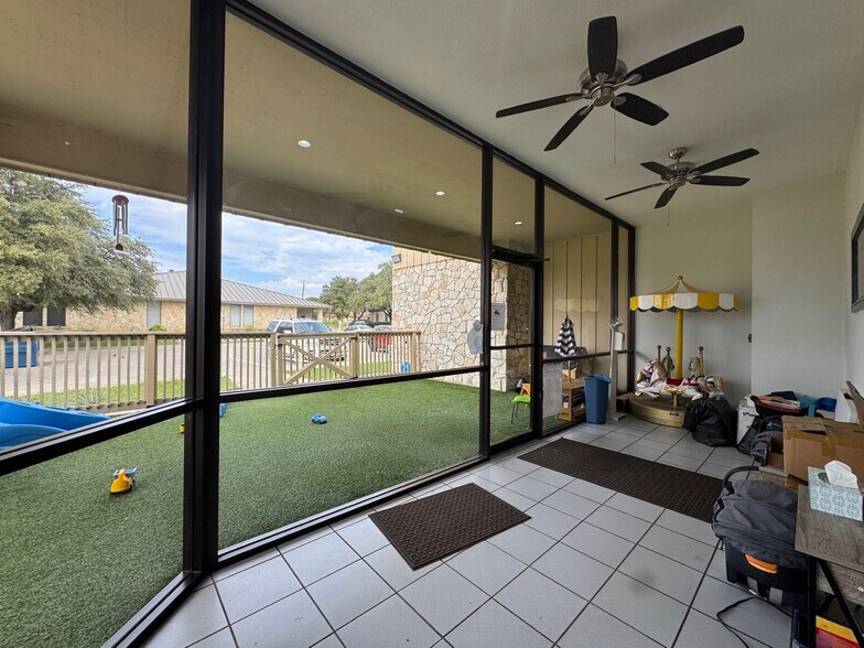 More Photos Of 1300 Fulton St, Denton Medical For Lease