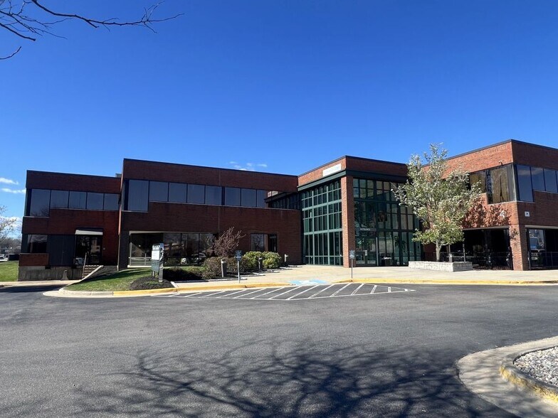 More Photos Of 4 Shaws Cv, New London Medical For Lease