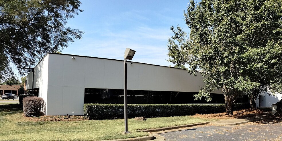 More Photos Of 421 Minuet Ln, Charlotte Office For Lease