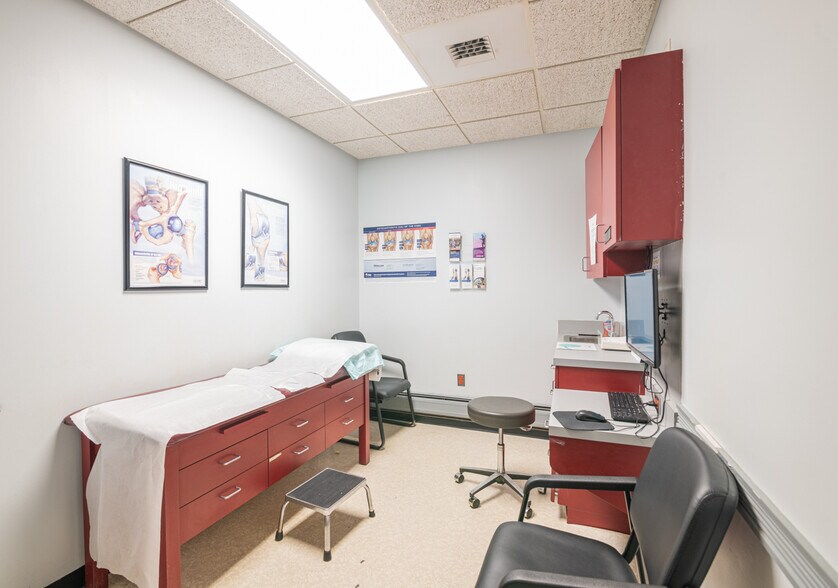 More Photos Of 99 Dutch Hill Rd, Orangeburg Medical For Lease