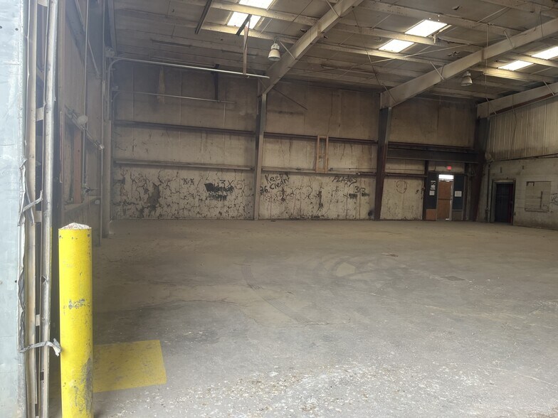 More Photos Of 1012 E Waylon Jennings Blvd, Littlefield Industrial For Sale
