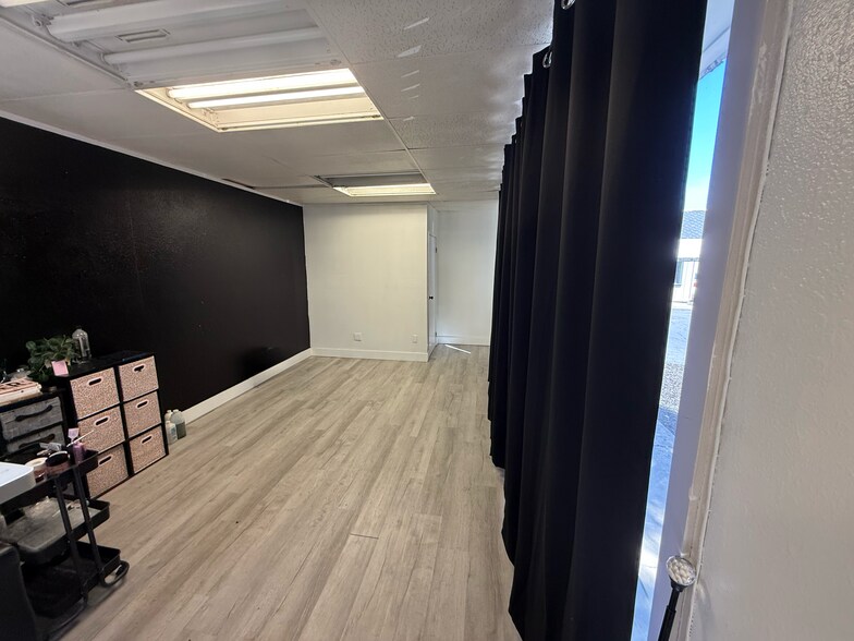 More Photos Of 115 Mark Randy Pl, Modesto Showroom For Lease