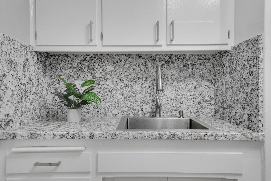 More Photos Of 1143 W 28th St, Los Angeles Multifamily For Sale