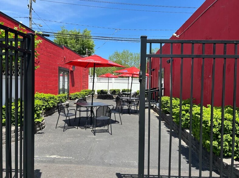 More Photos Of 742-746 Middle Country Rd, Selden Freestanding For Sale