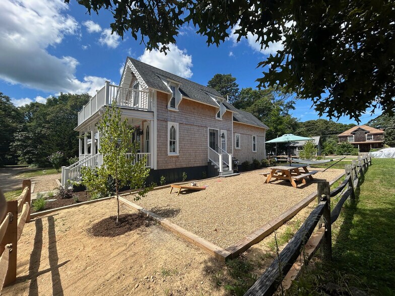 More Photos Of 9 Brunswick Ave, Vineyard Haven Specialty For Sale