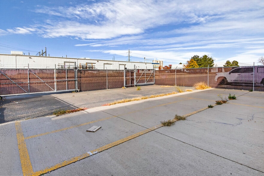 More Photos Of 3155 Chambers Rd, Aurora Flex For Sale