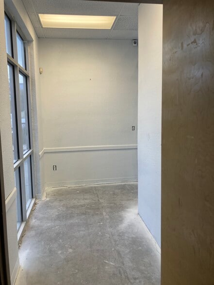 More Photos Of 1779 N Zaragosa Rd, El Paso Storefront For Sale