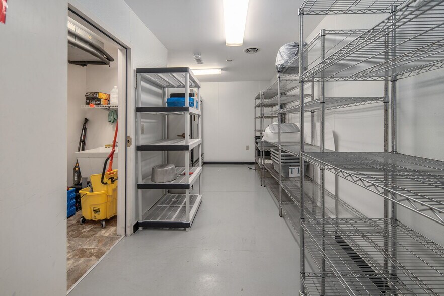 More Photos Of 4956 NY-30, Schoharie Flex For Sale