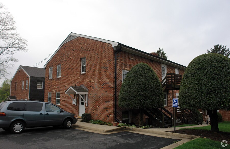 More Photos Of 131 Park St NE, Vienna Medical For Lease