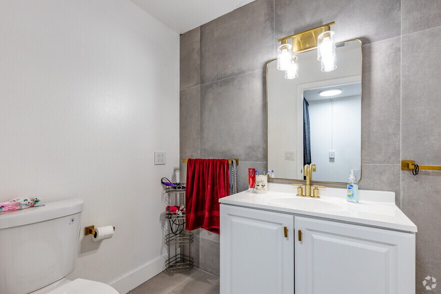 More Photos Of 244 E Graves Ave, Orange City Apartments For Sale