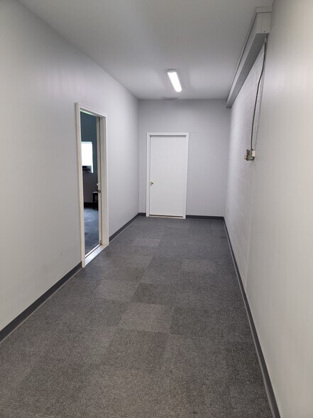 More Photos Of 695 Industrial Dr, Franklin Warehouse For Lease