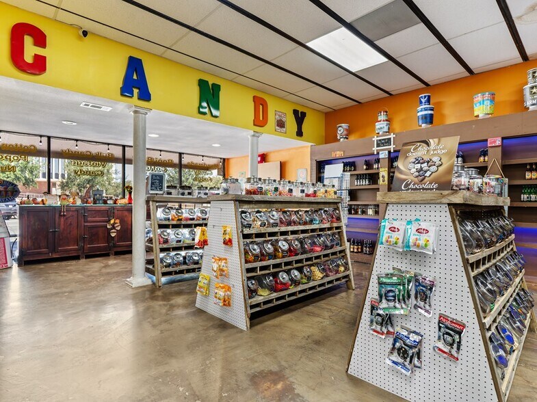 More Photos Of 1728 6th St, Bay City Storefront Retail Residential For Sale