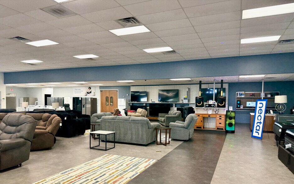 More Photos Of 863 N Main St, Nicholasville Freestanding For Lease