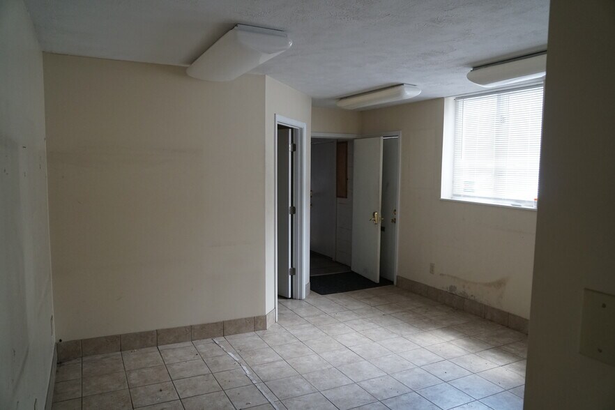 More Photos Of 98 Mcneilly Rd, Pittsburgh Warehouse For Sale