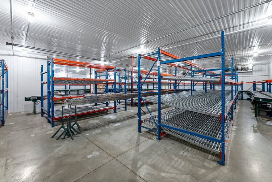 More Photos Of 11180 86th Ave N, Osseo Flex For Sale