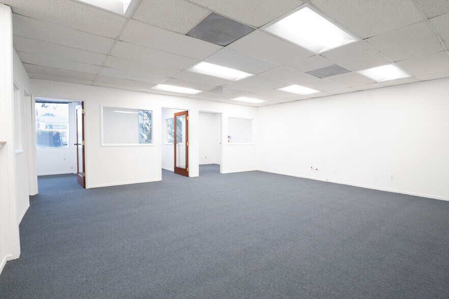 More Photos Of 5435 Cahuenga Blvd, North Hollywood Office For Sale
