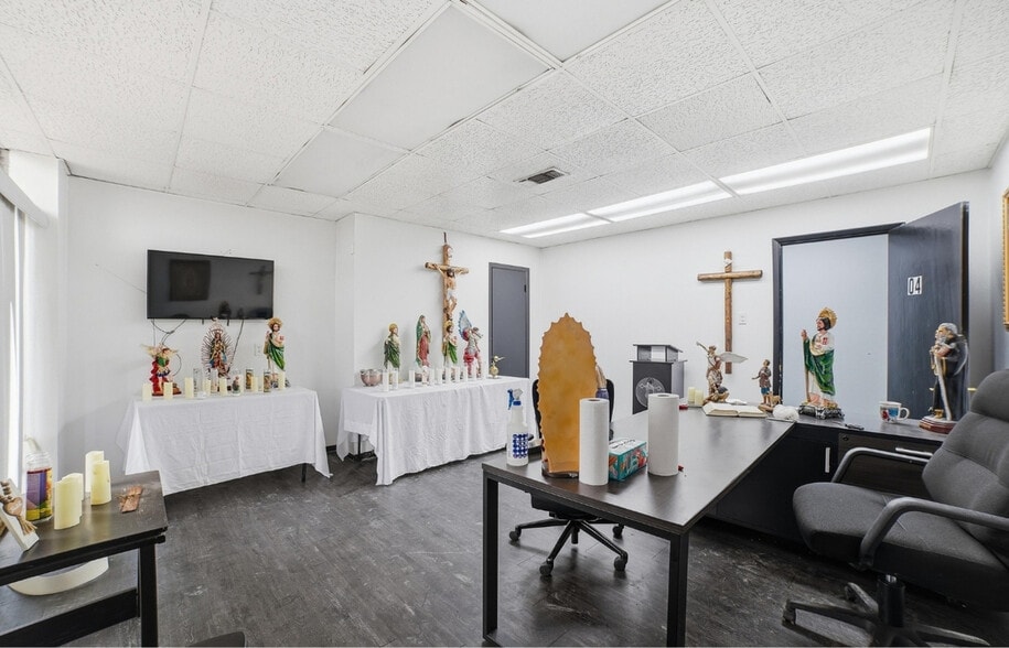 More Photos Of 2908 11th St, Dallas Office For Sale