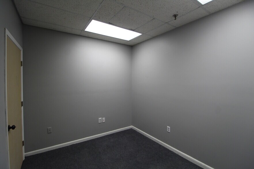 More Photos Of 2310 Whitfield Park Ave, Sarasota Warehouse For Sale