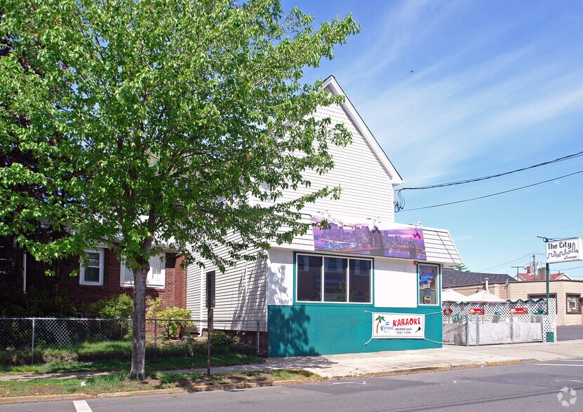 More Photos Of 455 Valley Brook Ave, Lyndhurst Bar For Sale