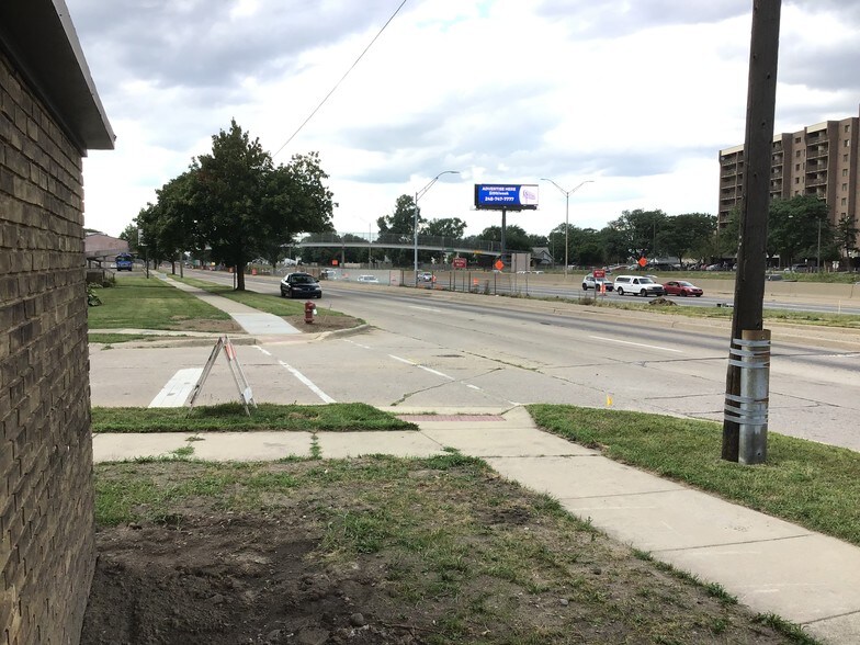 More Photos Of 23233 S Chrysler Dr, Hazel Park Office For Sale