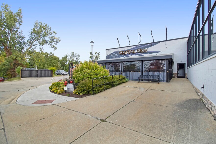 More Photos Of 375 E North St, Chelsea General Retail For Sale