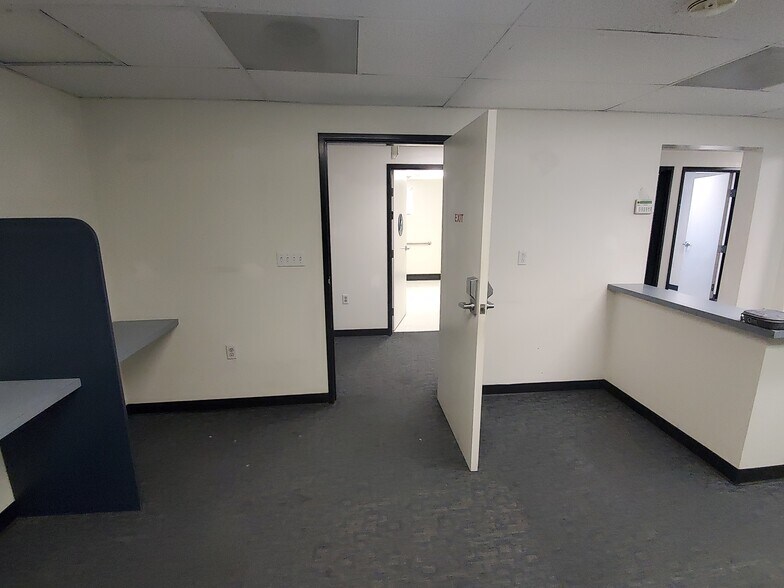 More Photos Of 1060 San Bernardino Rd, Upland Office For Sale